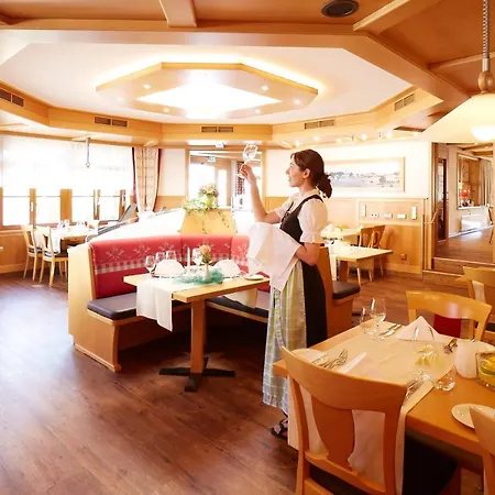 Wander- & Wellnesshotel Naegele Hotel 4*